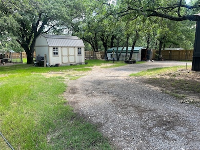 126 Briar Oaks Dr, Azle, TX 76020 - photo 2