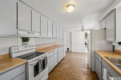 258 E Applegate Way, Carson City, NV 89706 - photo 6