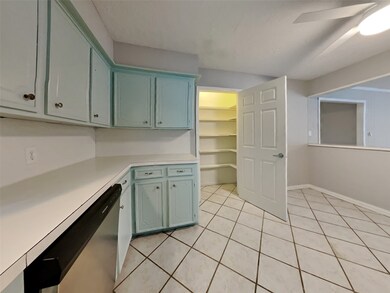 10648 Fussel Rd unit A, Conroe, TX 77385 - photo 4