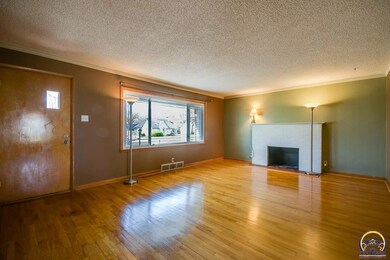 2038 SW Collins Ave, Topeka, KS 66604 - photo 3
