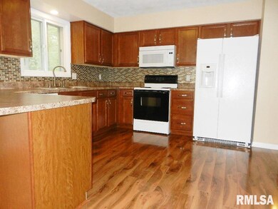 1105 N Clark St, Davenport, IA 52804 - photo 7