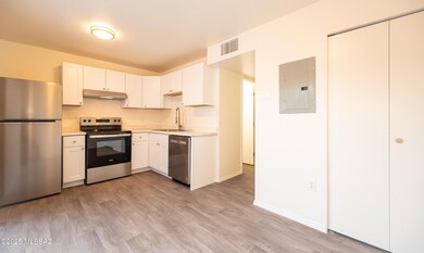 2950 N Alvernon-4