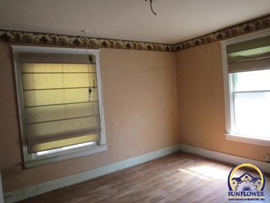 1725 SW 3rd St, Topeka, KS 66606 - photo 2