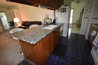 82 San Bernard St, Bay City, TX 77414 - photo 5