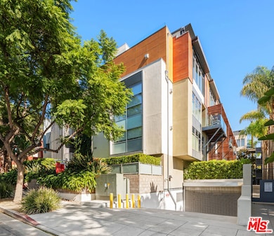 1250 N Harper Ave unit 401, West Hollywood, CA 90046 - photo 3