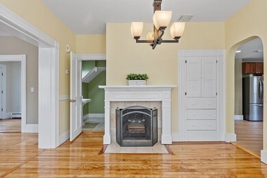 113 Taylor St unit 113, Waltham, MA 02453 - photo 2