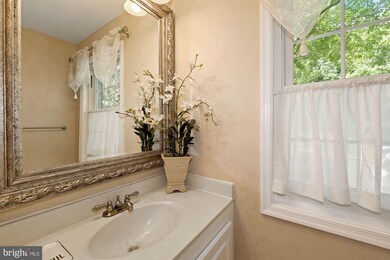 11766 Carriage House Dr, Silver Spring, MD 20904 - photo 2