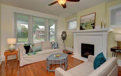 Living Room (2)