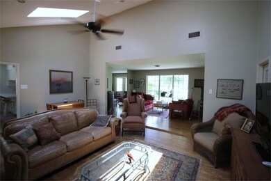 427 Wycliffe Dr, Houston, TX 77079 - photo 6