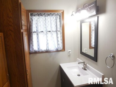 1424 W 13th St, Davenport, IA 52804 - photo 5