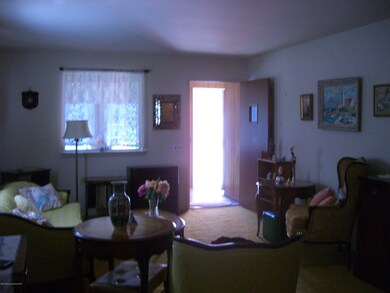 3 Vermont Ct. - Living Rm.- V3