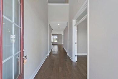 LS38 Foyer
