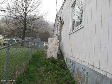 614 Hemlock St, Kodiak, AK 99615 - photo 6