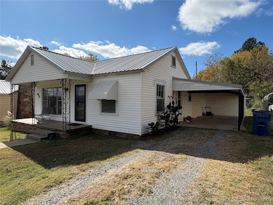 611 SW 9th St, Wilburton, OK 74578 - photo 2