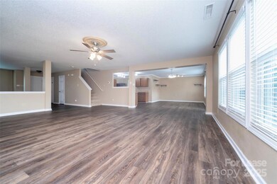 910 Torsion Ln, Clover, SC 29710 - photo 5