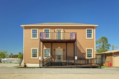 870 Barrell Rd unit D2, Alvin, TX 77511 - photo 2