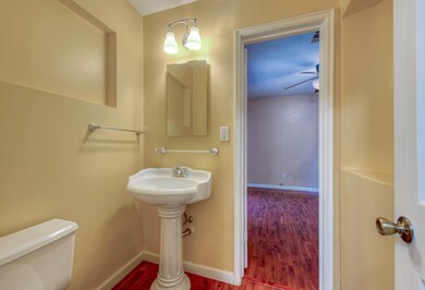 1/2 Bathroom