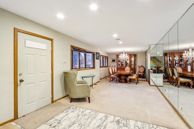 132 Tanglewood Dr, Elk Grove Village, IL 60007 - photo 5