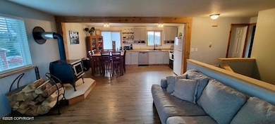 301 Teal Way - Living area