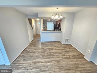 13 Farmcrest Ct, Silver Spring, MD 20905 - photo 5