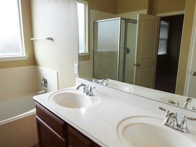 1020 Luke Dr, Alvin, TX 77511 - photo 5