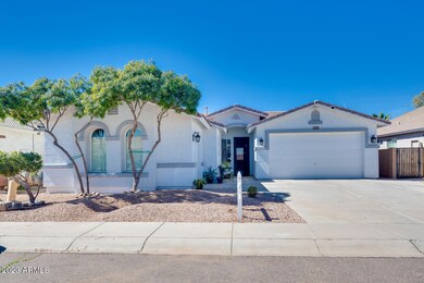 7232 S 74th Ln Phoenix AZ-large-001-004-