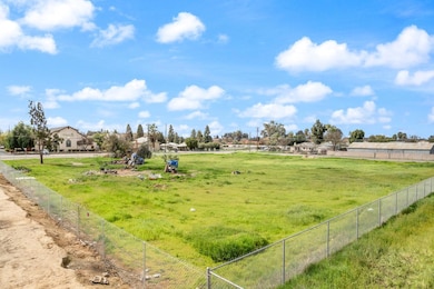 3154 W Mckinley Ave, Fresno, CA 93722 - photo 4