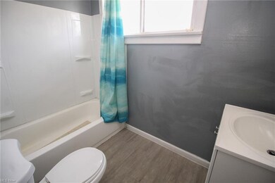 99 Center St unit 2, Struthers, OH 44471 - photo 6