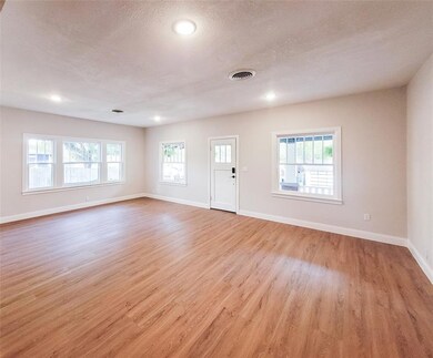 706 S Alamo St, Weatherford, TX 76086 - photo 4