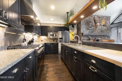 2504_snowcloud_711_interior_kitchen