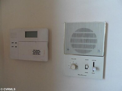 Foyer - Controlled access with intercom and separa