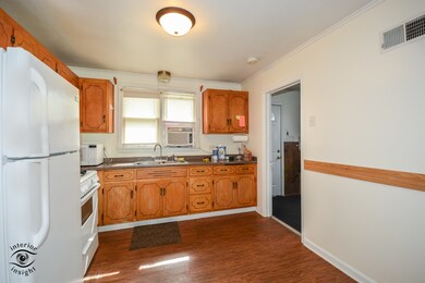 Eat-in kitchen
