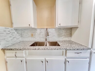3021 Sycamore Ave unit 6, Bay City, TX 77414 - photo 7