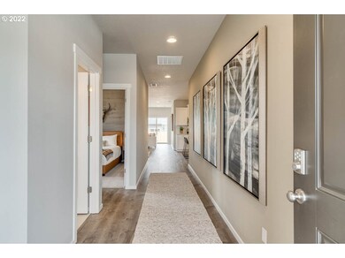 61516 SE Colima St, Bend, OR 97702 - photo 2