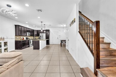 8150 Cascada Isles Dr, Hollywood, FL 33024 - photo 5