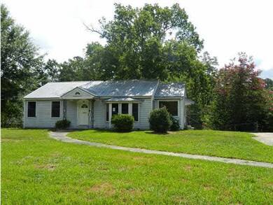 152 Jackson St, Hazlehurst, MS 39083 - photo 2