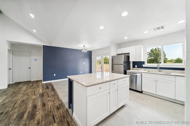 1192 N 4345 Rd, Pryor, OK 74361 - photo 3