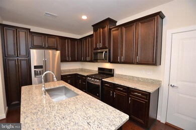 13381 Launders St, Herndon, VA 20171 - photo 4