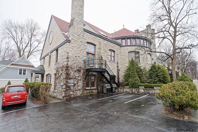 125 Circular St, Saratoga Springs, NY 12866 - photo 4