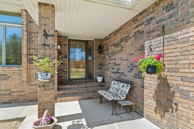 WELCOMING PATIO