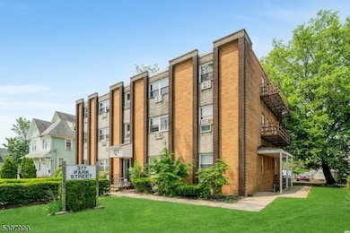 377 Park St, Hackensack, NJ 07601 - photo 3