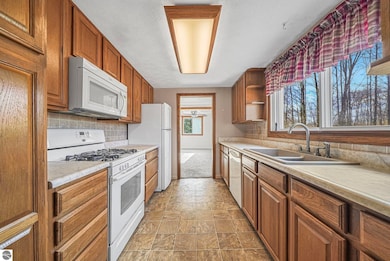 185 N Three Mile Rd, Traverse City, MI 49696 - photo 3