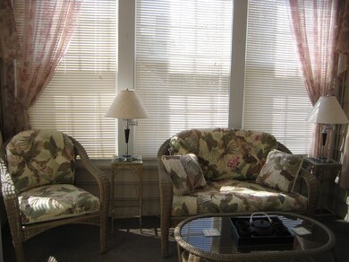 Glassed/Screened Porch