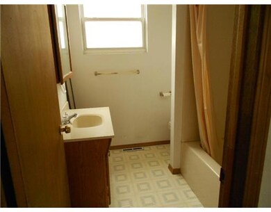 437 Zephyr Ave, Erie, PA 16505 - photo 4