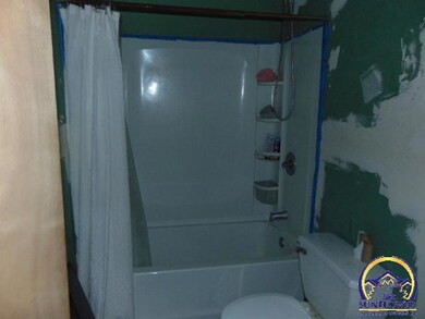 1029 SE Pinecrest Dr, Topeka, KS 66605 - photo 4