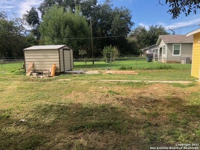 833 E Cedar St, Seguin, TX 78155 - photo 7