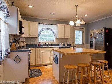 5224 Sweetwater Ct, Greensboro, NC 27407 - photo 2