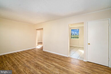 534 Oak St, Chambersburg, PA 17201 - photo 3