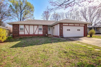 4526 W La Casa St Springfield, MO 65802-