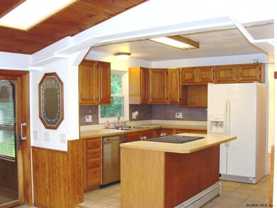 125 Jones Rd, Saratoga Springs, NY 12866 - photo 4